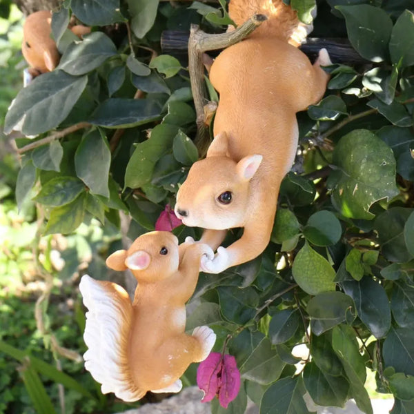 Estátua da Mamãe esquilo e seu Filhote - Loja do Jardinista